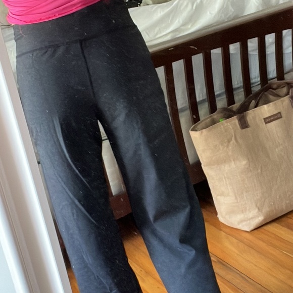 lululemon relaxed Be Still pant. - Picture 3 of 5